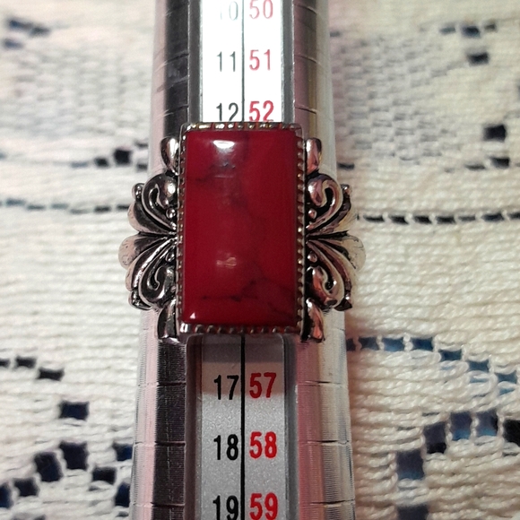 Red Stone Costume Jewelry Filagree Patterned Silver-Tone Ring - Picture 7 of 8
